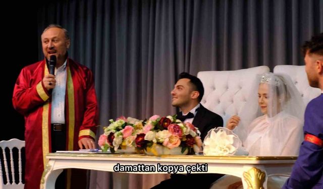 Nikah töreninde tebessüm ettiren anlar: Gelin "evet" dedi, memur "baskı var" diyerek kabul etmedi