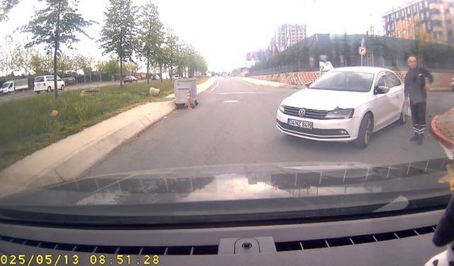 Sultangazi’de inatlaşan sürücülerin yol verme tartışması kamerada