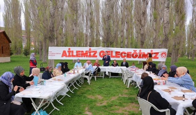 Vali Eldivan, şehit, gazi ve koruyucu aile anneleriyle bir araya geldi