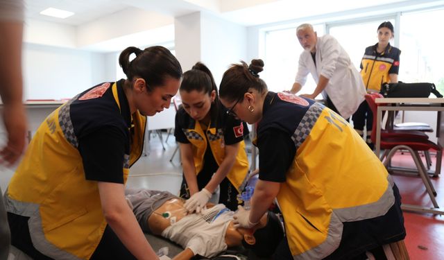 Avrasya Üniversitesi’nde İlk ve Acil Yardım Tatbikatı Göz Doldurdu