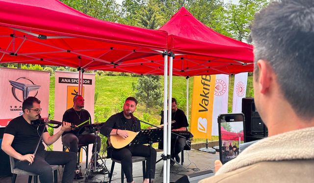 Karagöz ile Hacivat Botanik Parkı’nda Çocuklarla Buluştu