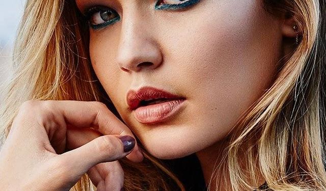 Gigi Hadid ve Bradley Cooper Aşkı Resmileşti! Pozu Sosyal Medyayı Yıktı