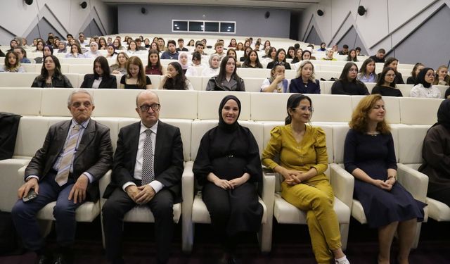 Mutlu ve Sağlıklı Bir Gelecek İçin Teşekkürler Hemşireler