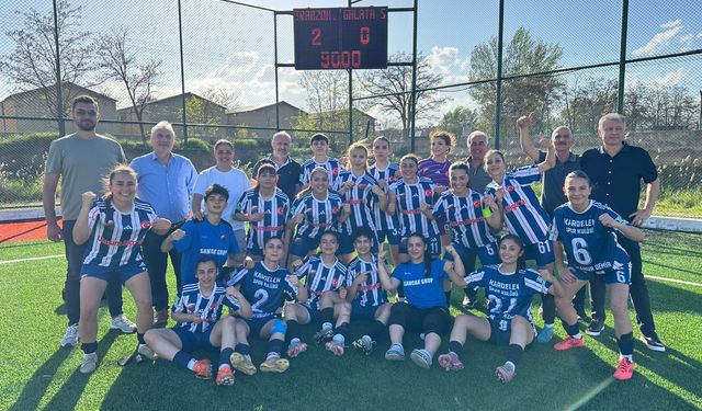 Türk Bayrağı Krizi Kadın Futboluna Damga Vurdu! Kardelenspor’un Maçı Süresiz Ertelendi
