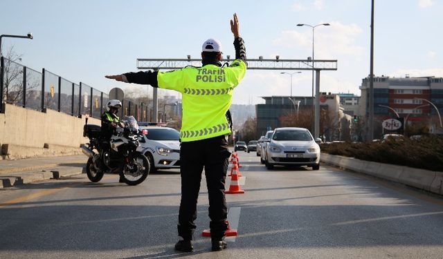 Trafikte Yeni Dönem Başladı: Cezalar Katlandı, Kurallar Sertleşti