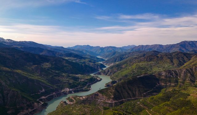 Artvin’de Bahar ve Kış Aynı Karede: Doğa Görsel Şölene Dönüştü