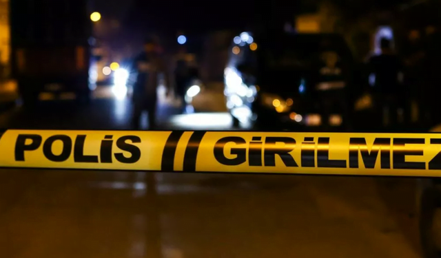 Minibüs park halindeki otomobillere çarptı: 3 yaralı