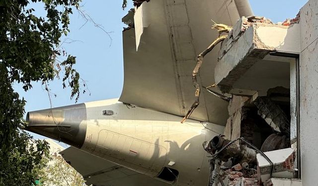 Hindistan'daki uçak kazasından sağ çıkan tek kişi konuştu