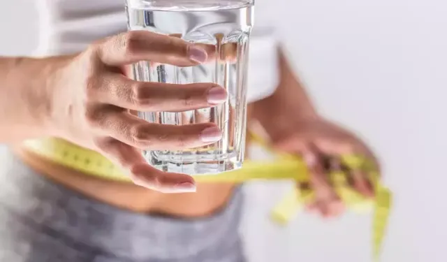Su Diyeti Çılgınlığı Yayılıyor! Kilo Verdiriyor Ama Ciddi Riskler Taşıyor