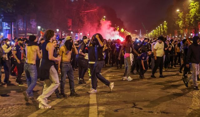 PSG’nin Şampiyonlar Ligi final zaferinin ardından Paris’te kaos: Sokaklar savaş alanına döndü