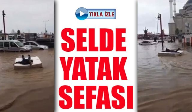 Trabzon’da Sular Yolu Götürdü, O Yatağı! Şiddetli Yağmurda Gülümseten “Yatak Sefası”