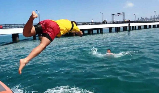 Cankurtaranlar Karadeniz’in hırçın sularında hayat nöbetinde