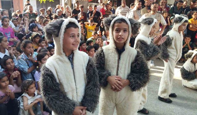 Gazze’de çocuklar, İsrail saldırıları gölgesinde Kurban Bayramı’nı kutladı