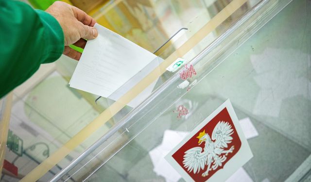 Polonya’da halk cumhurbaşkanlığı seçimleri ikinci turu için sandık başında
