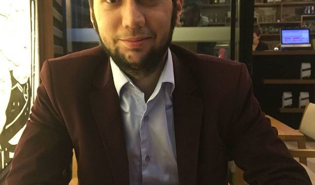 Devlet Tiyatrosu’nun Parlayan Yıldızı Mahir Elvan’a “Yılın En İyi Erkek Oyuncusu” Ödülü