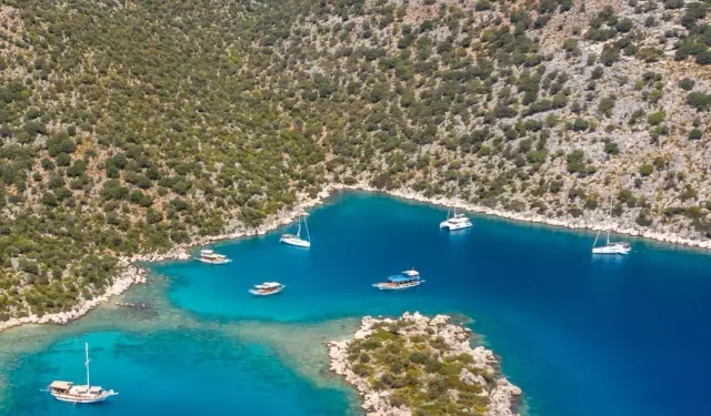 Antalya'da Tarihi Rekor: Bir Günde 104.359 Yabancı Ziyaretçi Geldi