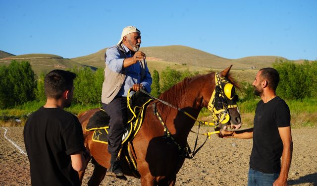 71 Yaşındaki Cirit Ustası, Ata Sporunu Torunlarına Yaşatıyor