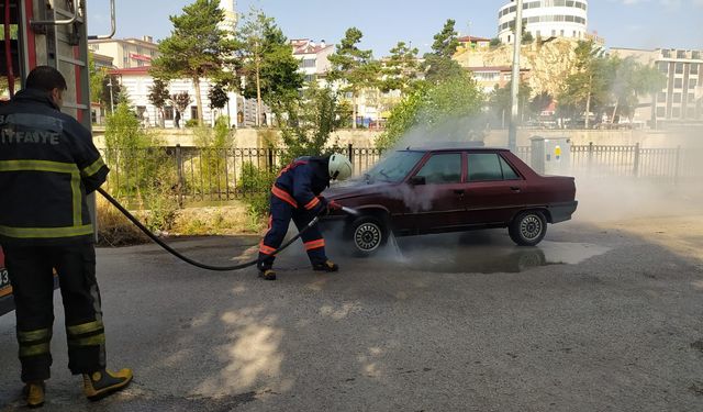Park Halinde Alev Aldı! 61 Plakada Yangın...
