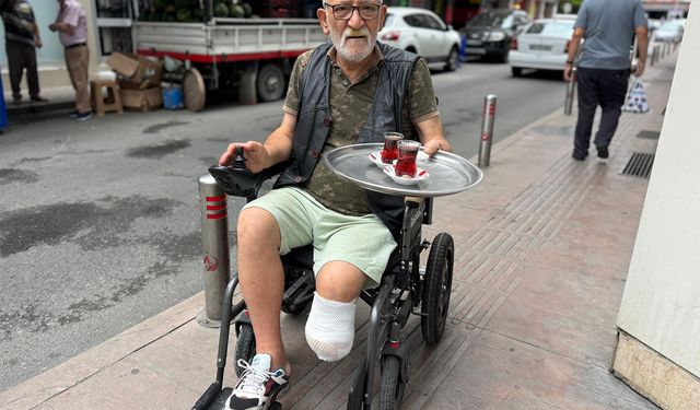 Bacağını Kaybeden Çaycı İşiyle Hayata Tutunuyor
