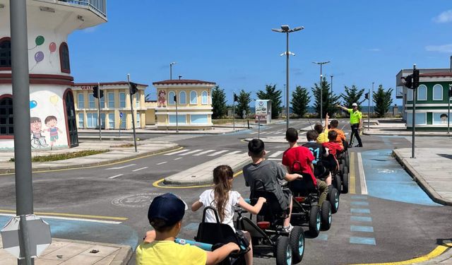 Trabzon Emniyeti, miniklere trafik kurallarını oyunla öğretti