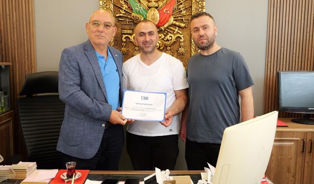 TESOB’un Mesleki Arapça Eğitimini Tamamlayan Esnafa Belgeleri Verildi