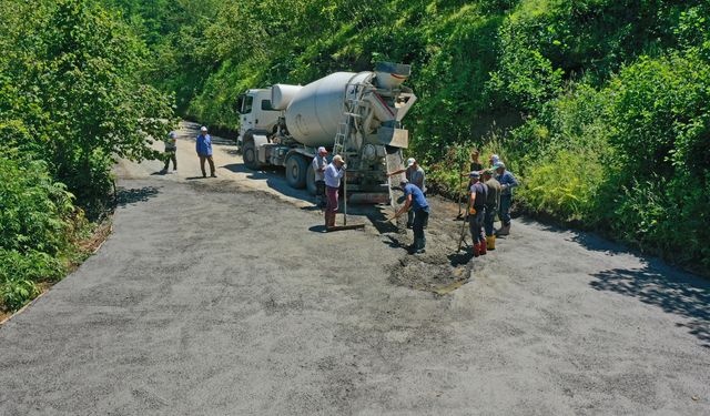 TRABZON İLİ İLÇE MAHALLE YOLLARI İKİNCİ KISIM BETON YOL YAPIMI (İDARE MALI BETON İLE)