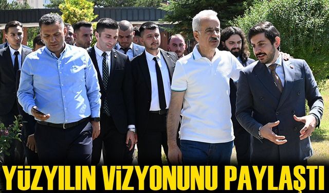 Bakan Uraloğlu, Trabzonlu Gençlerle Türkiye Yüzyılı Vizyonunu Paylaştı