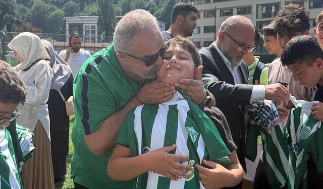 Çayelispor’dan Minik Futbolculara Forma Sürprizi