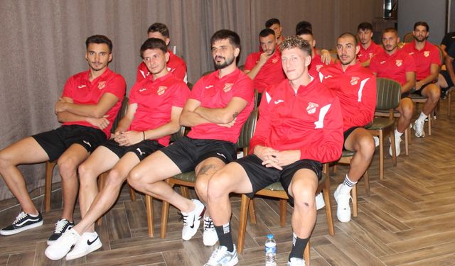 Sebat Gençlikspor’da Yeni Sezon Öncesi Taktik Analiz Sunumu