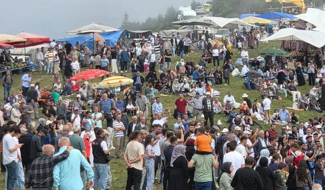 Horon, yöresel ezgiler ve lezzetlerle dolu bir gün Çemberli Düzü Yayla Şenliği coşturdu