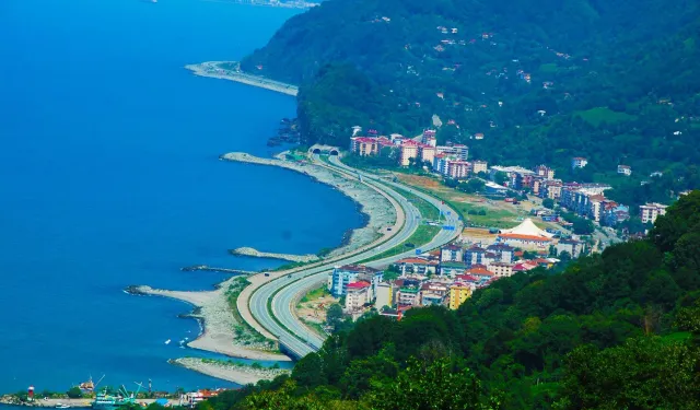 Artvin’de olumsuz hava şartları nedeniyle denize girmek yasaklandı