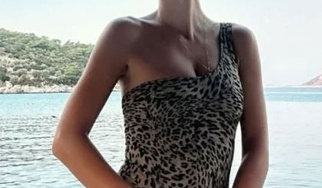 Yüsra Geyik’ten Tatil Paylaşımı: Leopar Tarzıyla Sosyal Medyayı Salladı!
