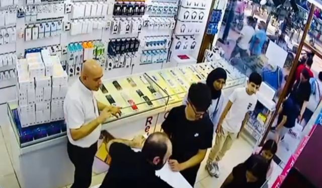 Trabzon’da Şaşırtan Hayır: 1 Saatte 999 Telefon Kılıfı Kapış Kapış Gitti