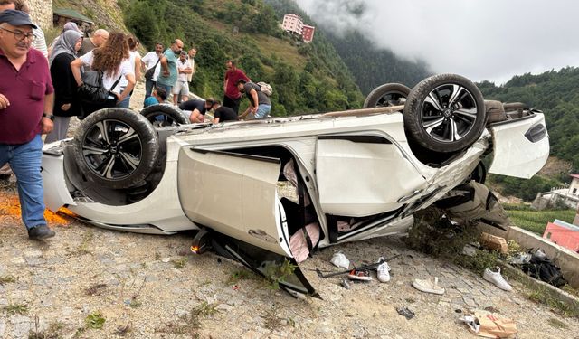Göksu Travertenleri’nde Trafik Kazası! Yürüyüş Yoluna Düştü...