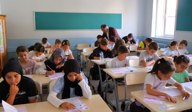 Bayburt'ta Kur'an Kursu'nda Bilgi Yarışması! Yoğun Katılım...