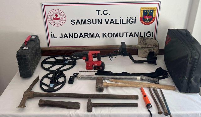 Defineciler Jandarma'dan Kaçamadı! 3 Kişiye Suçüstü..