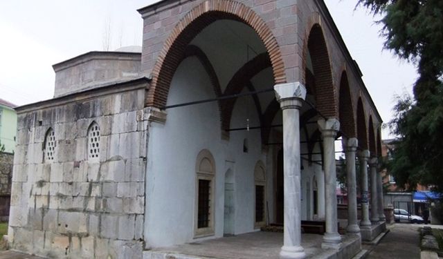 5 Asırlık Camide Restorasyon Sürüyor