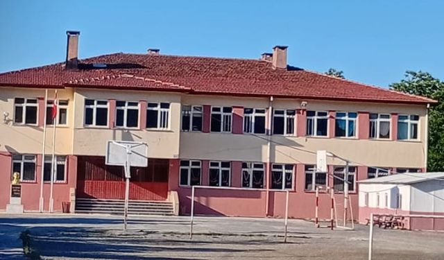 Ortaokulun Kapanmasına Velilerden Tepki