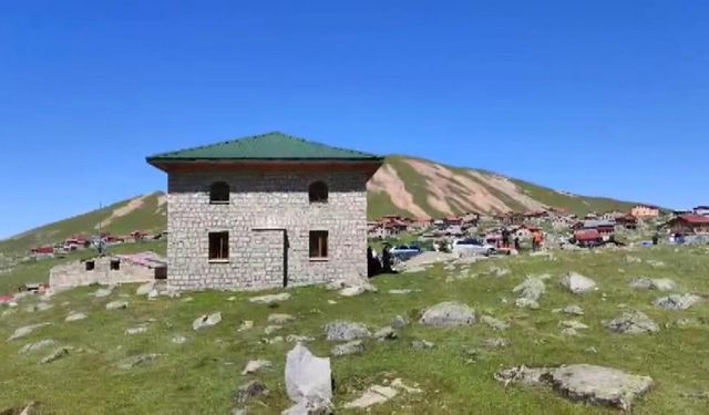 "Koçdüzü Yayla Camii İbadete Açıldı! 2 Bin 400 Rakımda Tarihi An"
