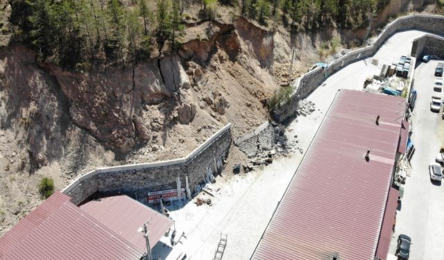 Sanayi Sitesinde Heyelan Riski! 25 İşyeri Boşaltıldı...