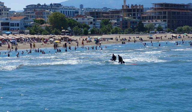 Çorum’dan yüzmek için Samsun’a gelen gençlerden biri boğuldu, diğeri kayıp