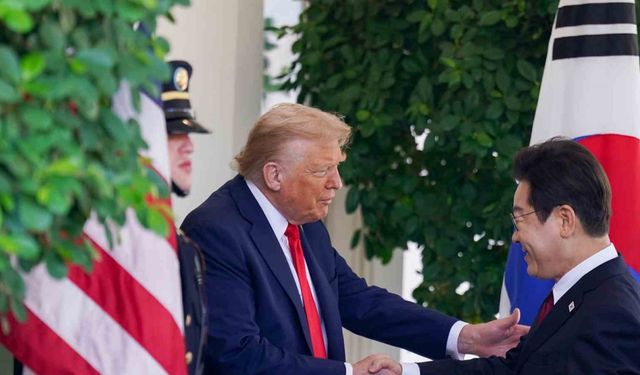 Trump’ın elindeki morluk hakkında Beyaz Saray’dan açıklama