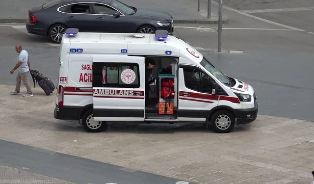 Meydanda Merdivenden Düştü! Hastanelik Oldu...