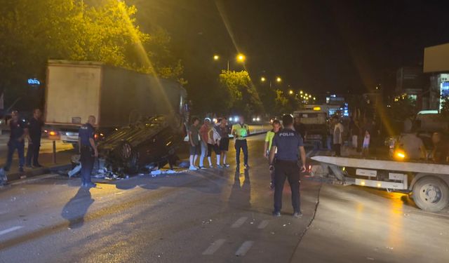Otomobil Çekiciye Çarptı! 2 Yaralı