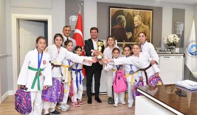 "Ortahisar Belediyesi’nin Desteklediği Judocular Türkiye Şampiyonu Oldu"