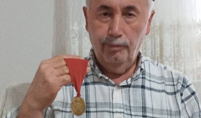 Babasının İstiklal Madalyasına 60 Yıl Sonra Kavuştu...