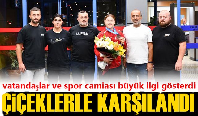 Dünya Üçüncüsü Beyza Nur Akkuş, Trabzon’da Çiçeklerle Karşılandı!