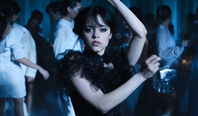 Emmy Ödülleri'nde Şıklık Yarışı: Jenna Ortega Cesur Tercihiyle Dikkat Çekti