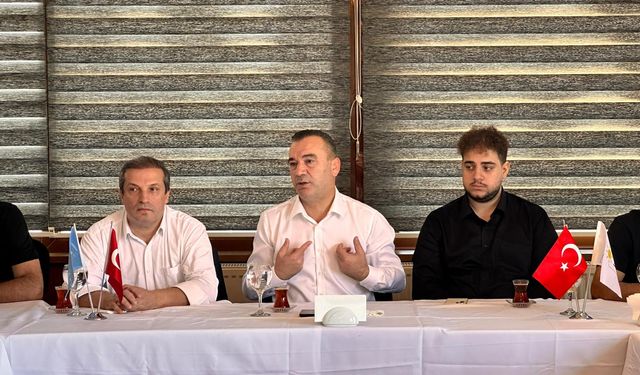 İYİ Parti Trabzon Gençlik Kolları yeni yönetimi kahvaltı programında buluştu