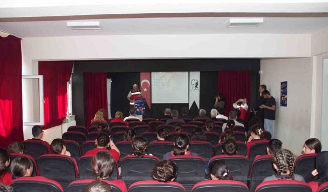 Öğrencilere ’kokarca’ semineri